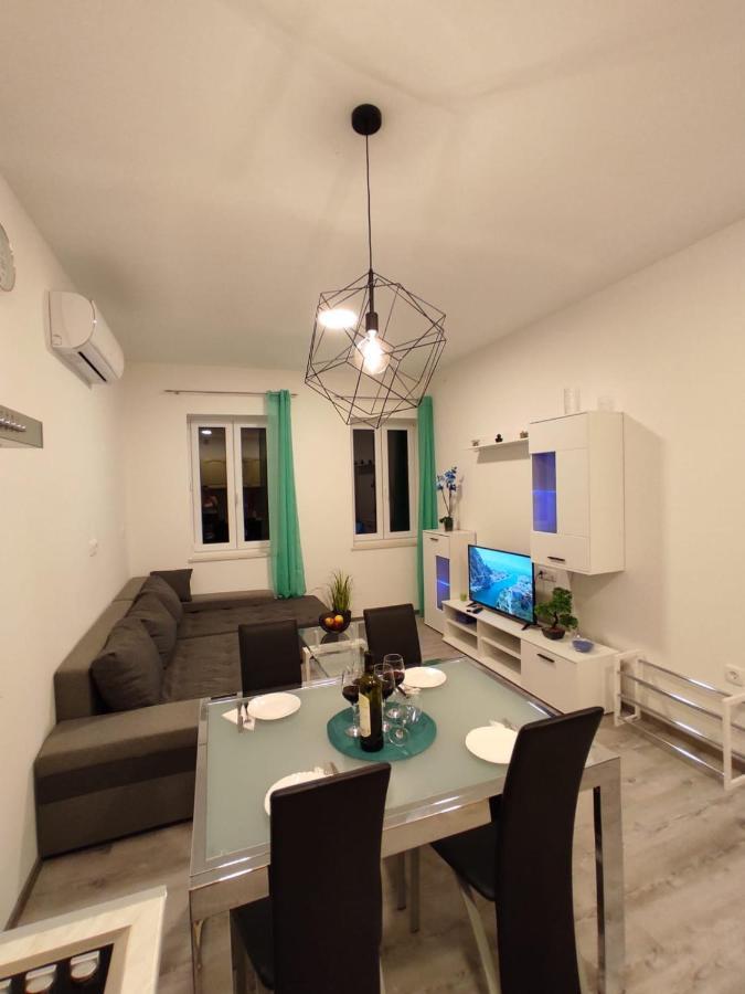 Apartment Ravnice Omiš Eksteriør bilde
