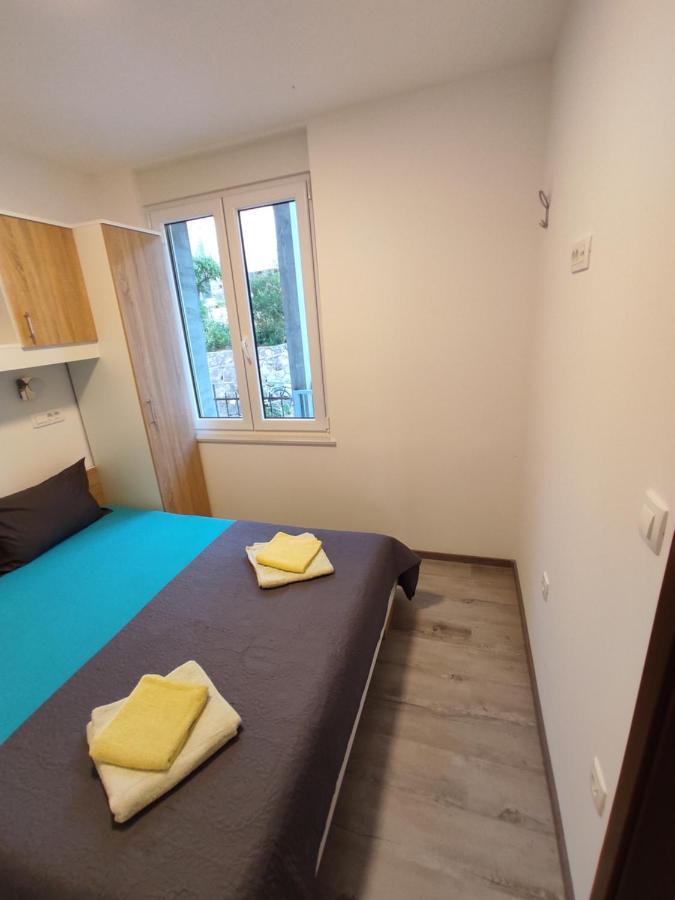 Apartment Ravnice Omiš Eksteriør bilde