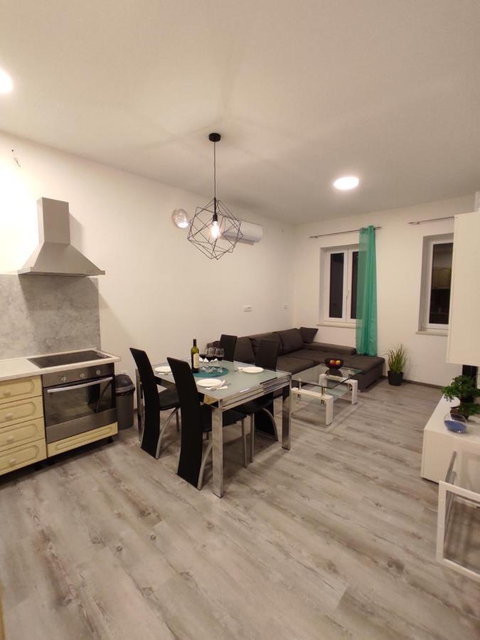 Apartment Ravnice Omiš Eksteriør bilde