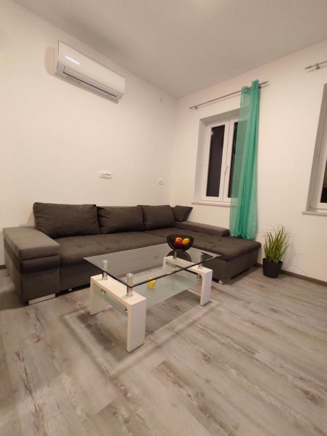 Apartment Ravnice Omiš Eksteriør bilde