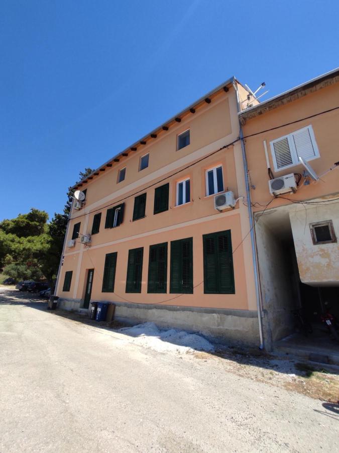 Apartment Ravnice Omiš Eksteriør bilde
