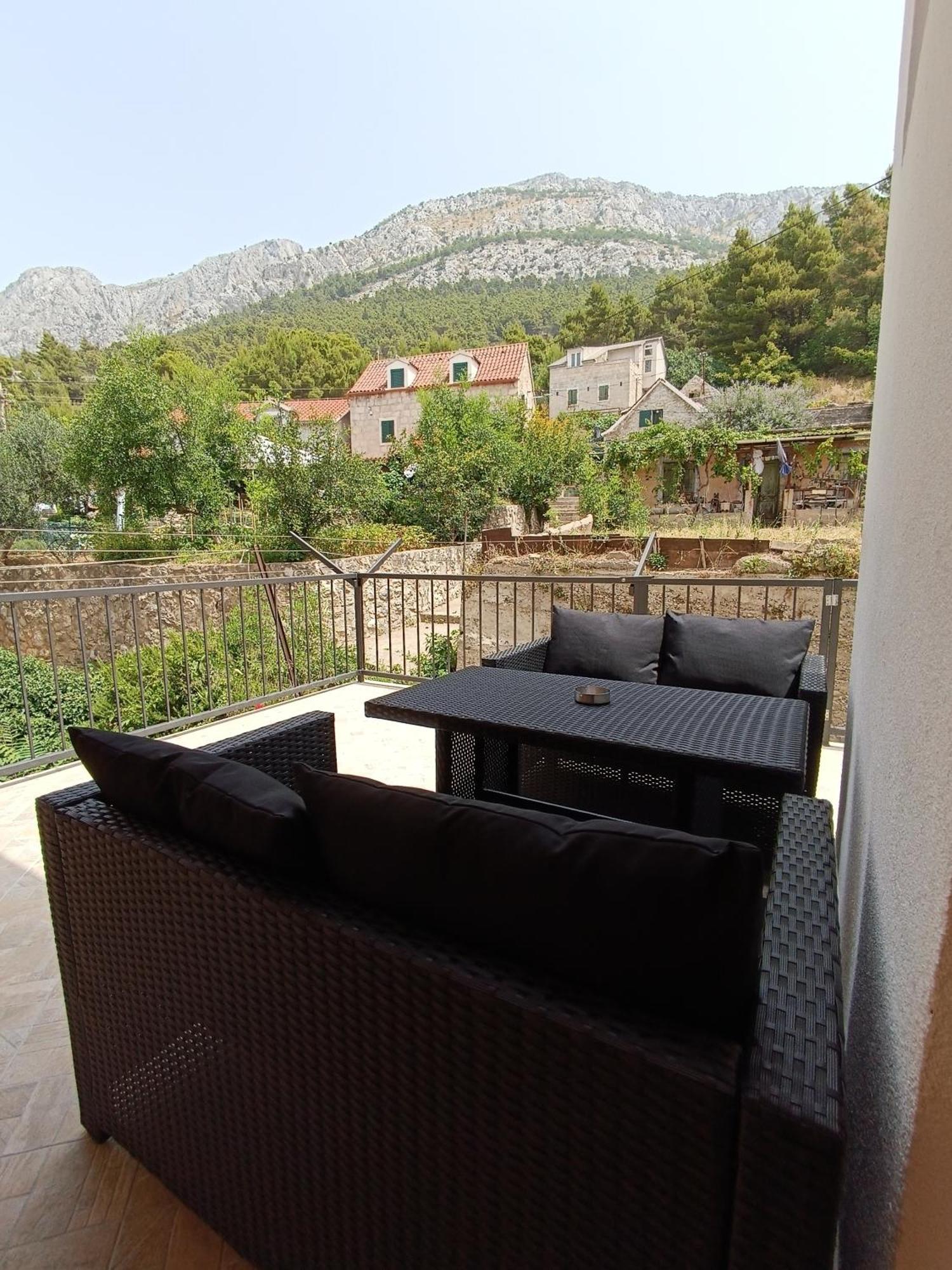 Apartment Ravnice Omiš Eksteriør bilde